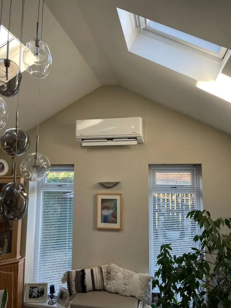 Air conditioning in a vaulted garden room with roof windows
